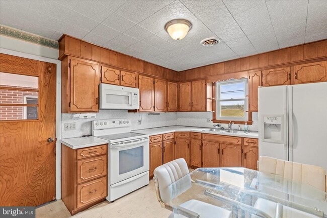 Building Photo - 1055 S Main St