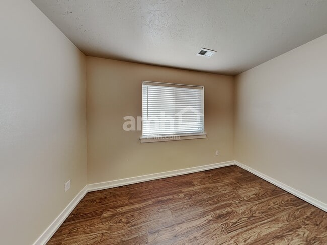 Building Photo - 1765 N Buffalo Bill Ave