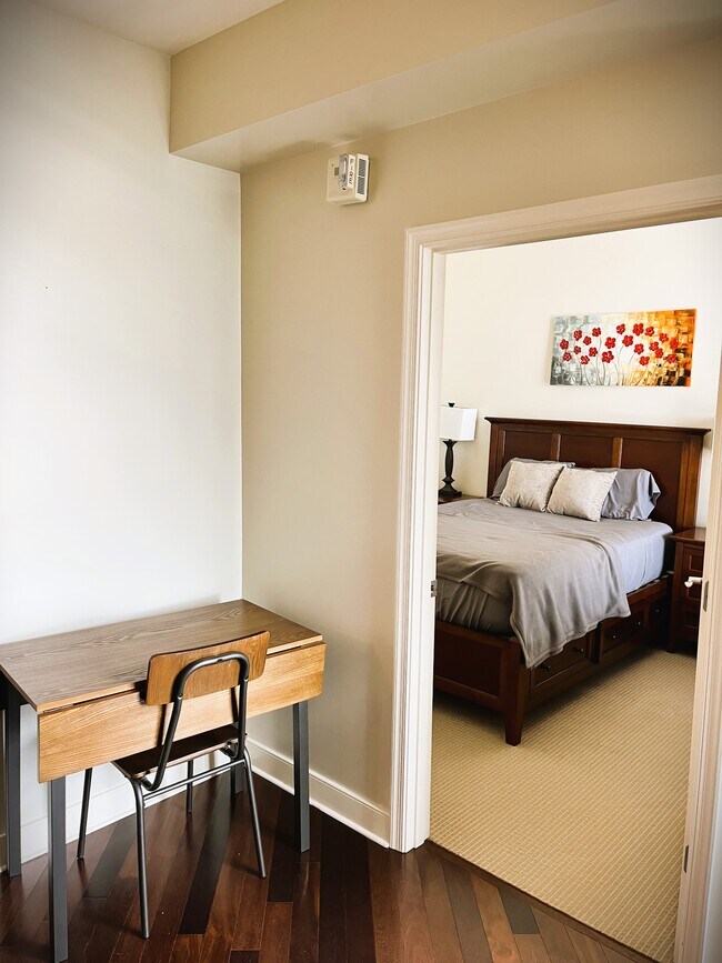 Bedroom entrance - 675 President St