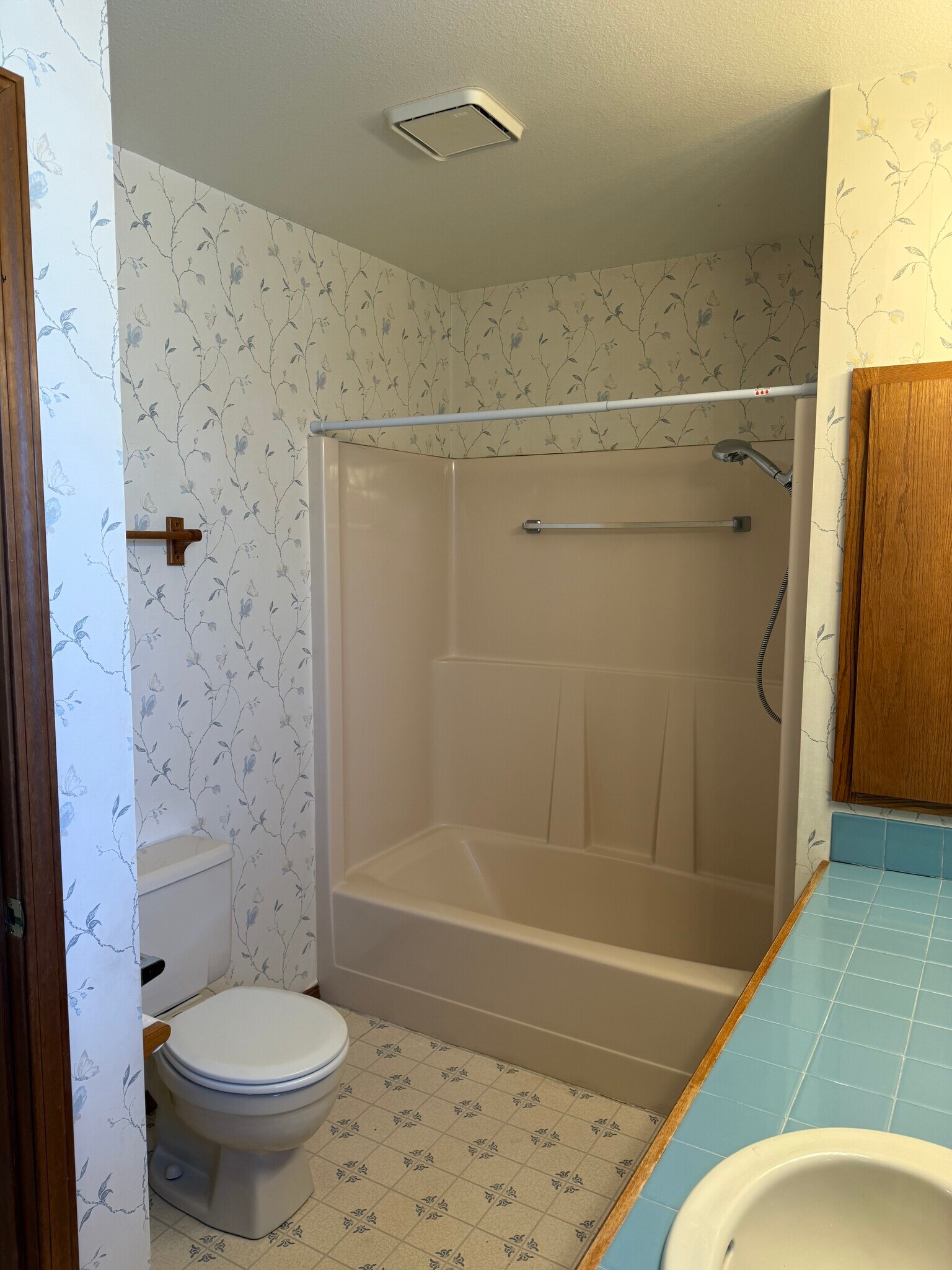 Upstairs Bathroom - 703 E Manitoba Ave