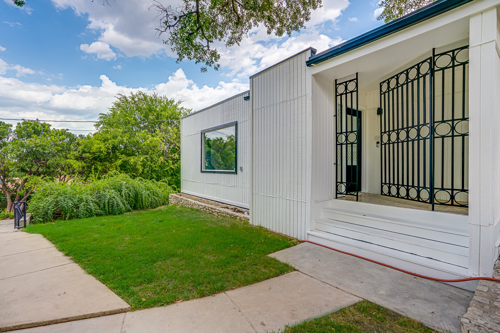 Building Photo - 568 W Quill Dr