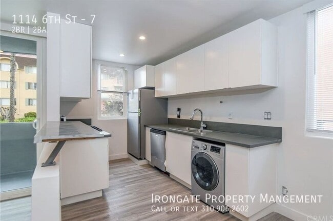 Building Photo - 1114 6th St