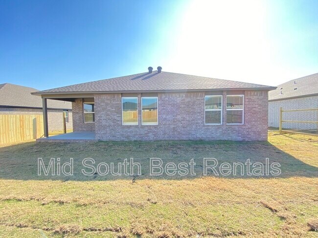 Building Photo - 52 Kelton Ln