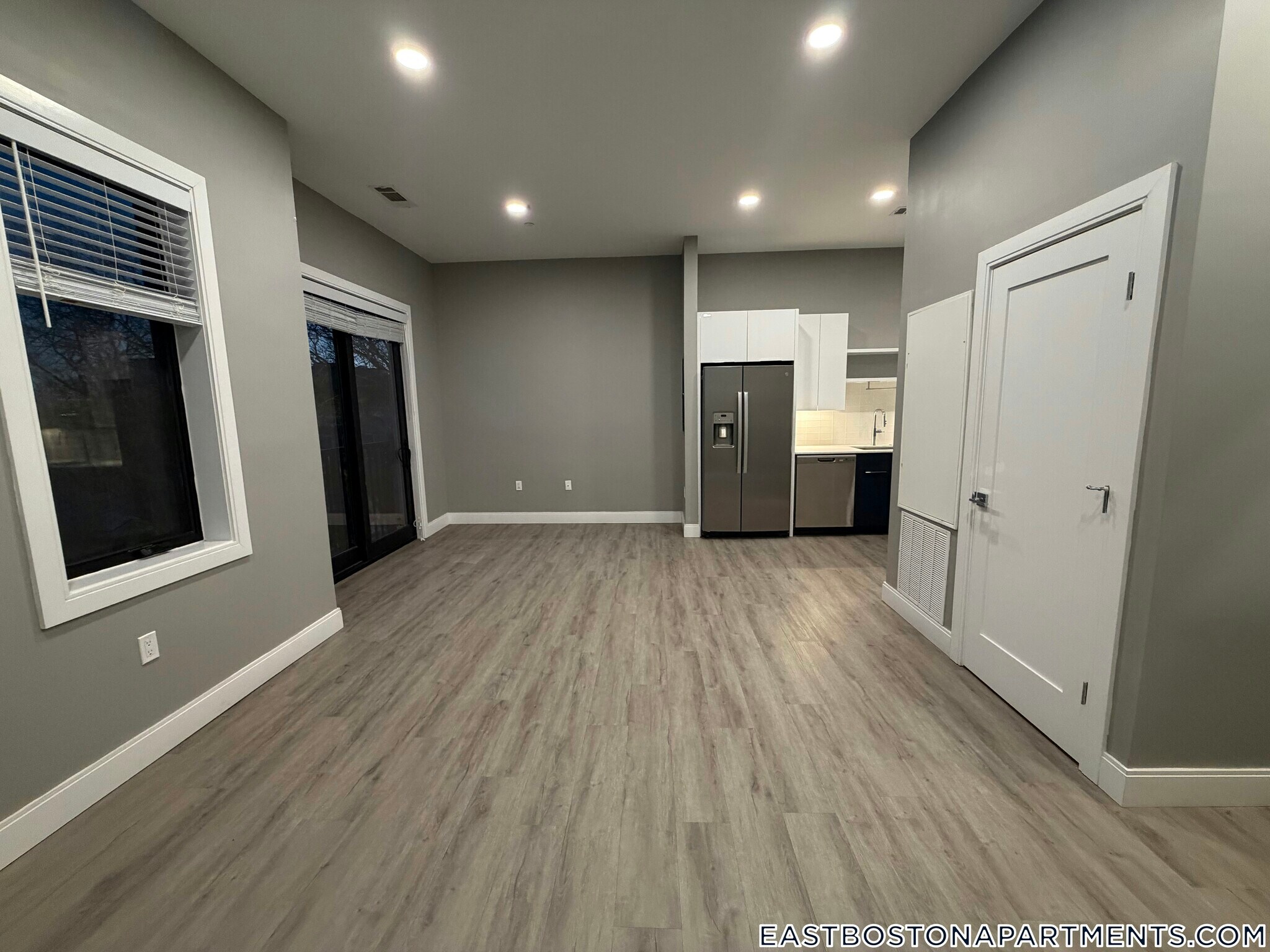 Building Photo - 656 Saratoga St