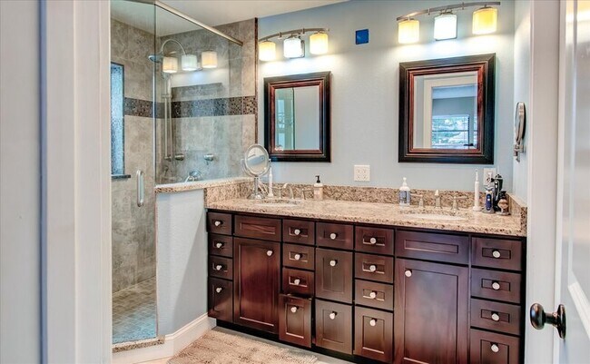 Building Photo - 848 Bucksaw Pl