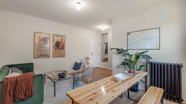 Building Photo - 2055 Vinewood St