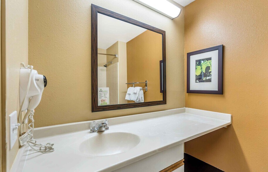 Building Photo - Furnished Studio-Chicago - Naperville - East