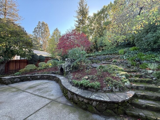 Building Photo - THREE BEDROOM /TWO BATH HOME, JUST A FEW BLOCKS FROM DOWNTOWN LARKSPUR