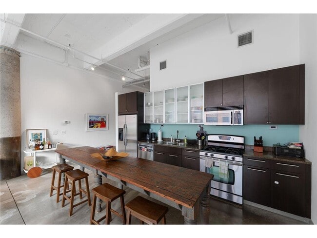 Building Photo - 700 N Washington Ave