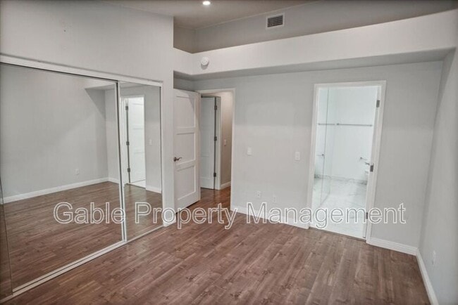 Building Photo - 18716 Vista Del Canon