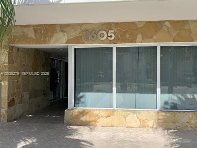 Building Photo - 1605 Bay Rd