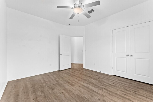 Building Photo - 129 Escondido Cir