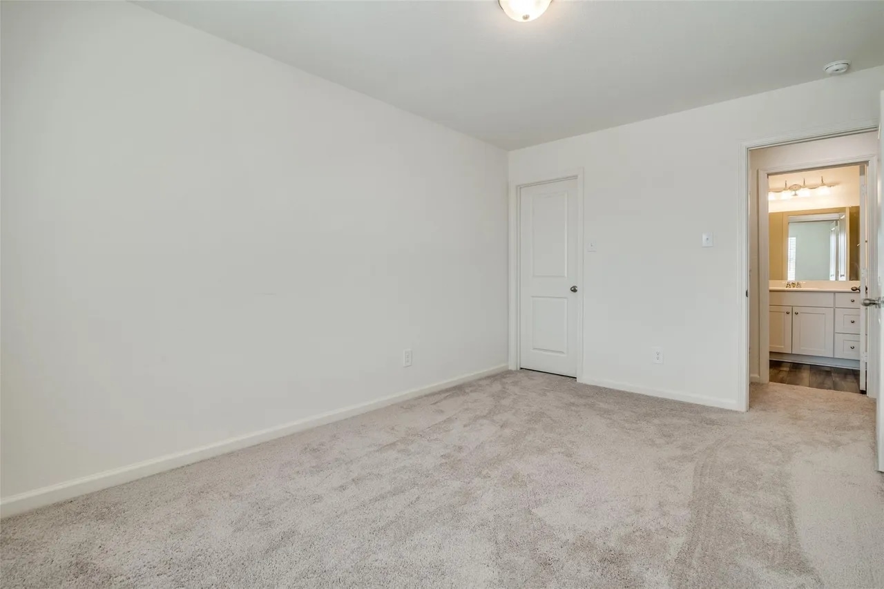 Building Photo - 731 Yorkshire Dr