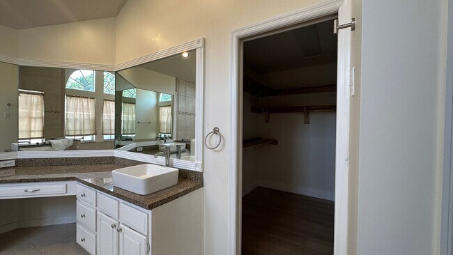 Building Photo - 935 Shriver Cir