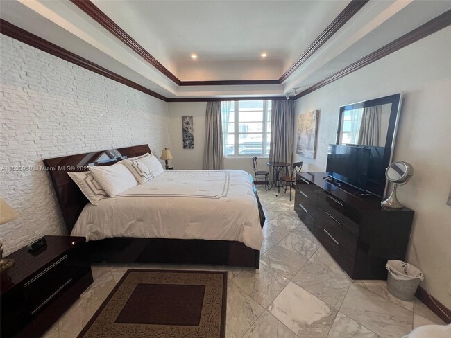 Building Photo - 100 Lincoln Rd