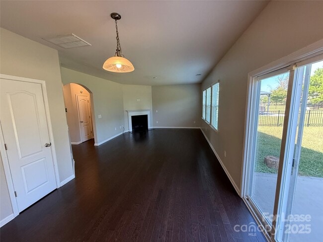 Building Photo - 15124 Evergreen House Dr
