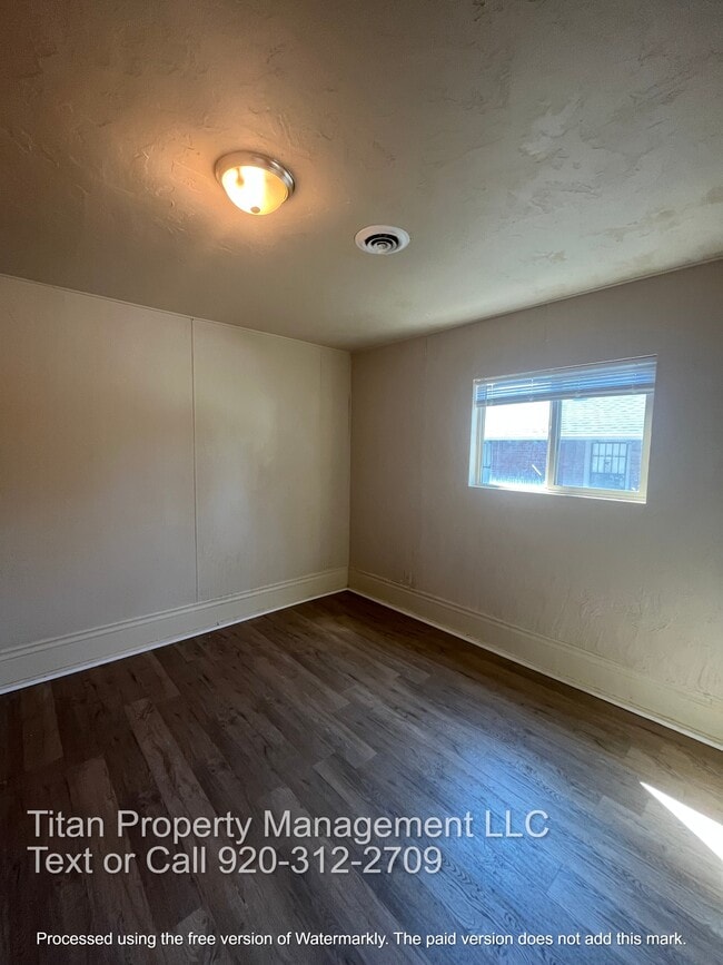 Building Photo - 413 S Walnut St