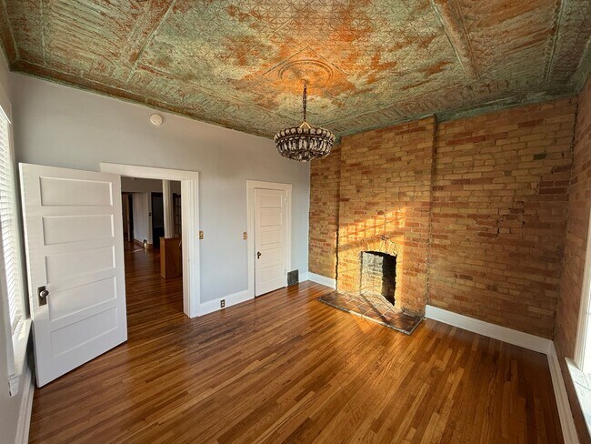 Building Photo - 253 E 5th Ave