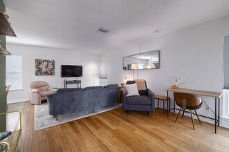 Building Photo - 2806 Rae Dell Ave