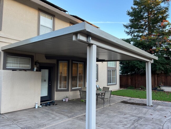 Building Photo - Charming 4 Bedroom Ridgeview Large Lot Home!