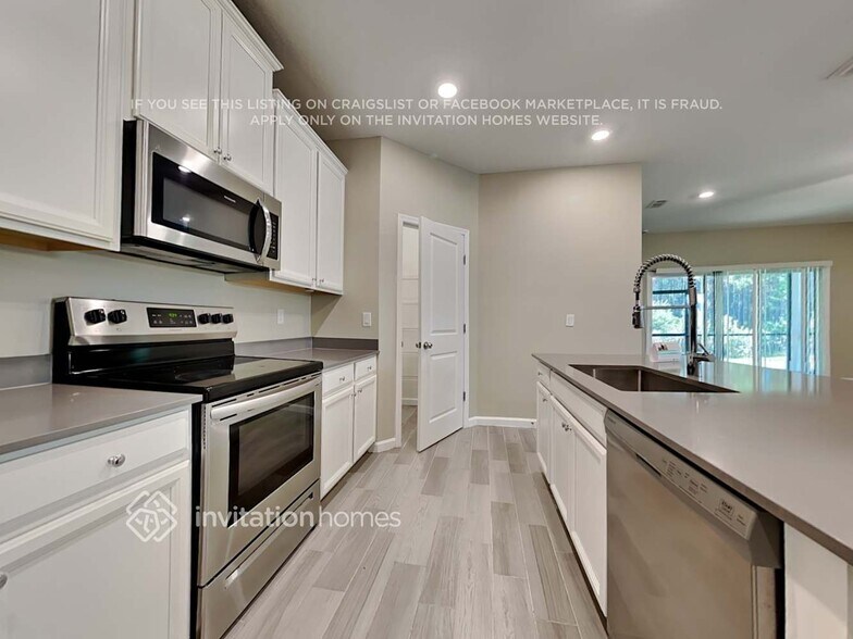 Building Photo - 9902 Lemon Grass Ln