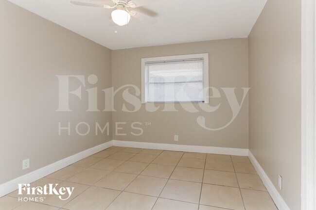 Building Photo - 11201 NW 39th Ct