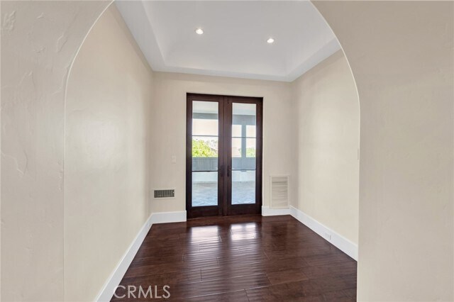 Building Photo - 221 Vía Alameda