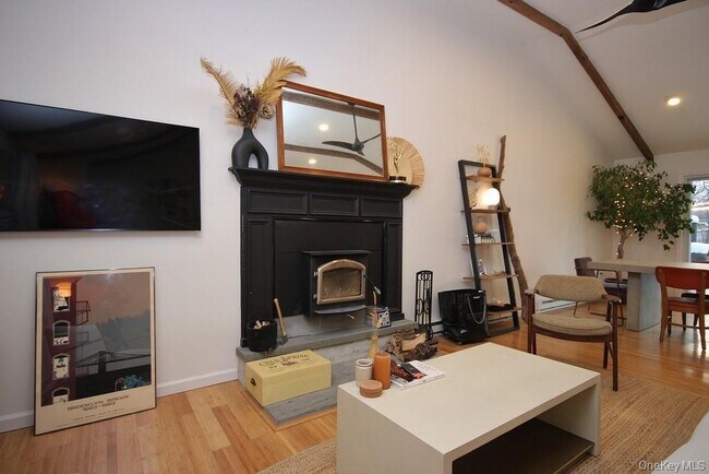 Building Photo - 117 Seven Hills Lake Dr