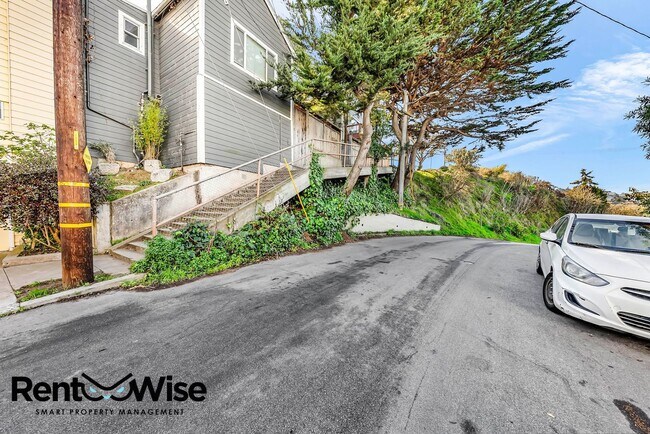 Building Photo - 130-136-136 Mullen Ave