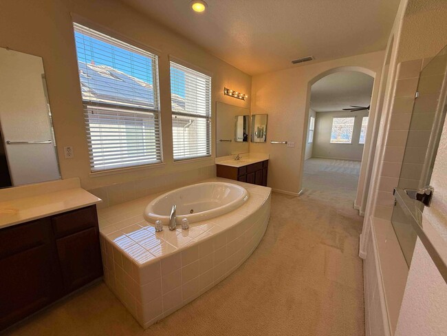 Building Photo - Absolutely Gorgeous Home in Gated Rosevill...