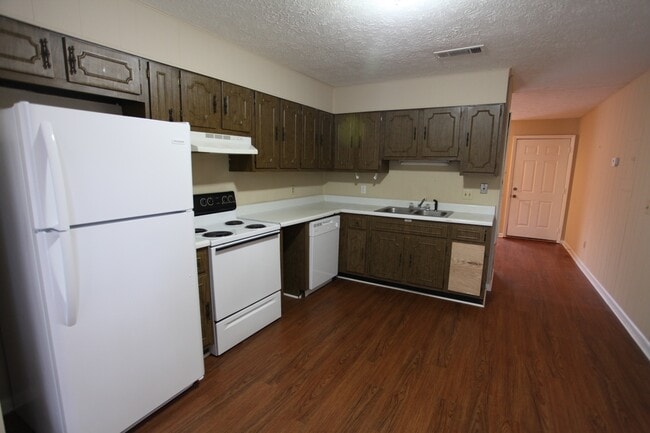 Building Photo - Charming 3BR/1BA Duplex in Convenient Location