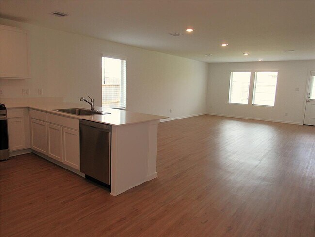 Building Photo - 5202 Sunvalley Bend Dr
