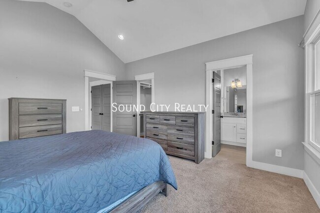 Building Photo - 1801 Sevier St