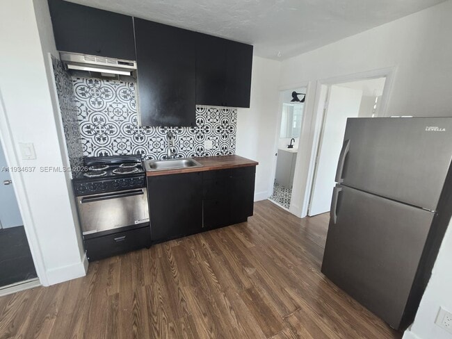 Building Photo - 66 W 13th St