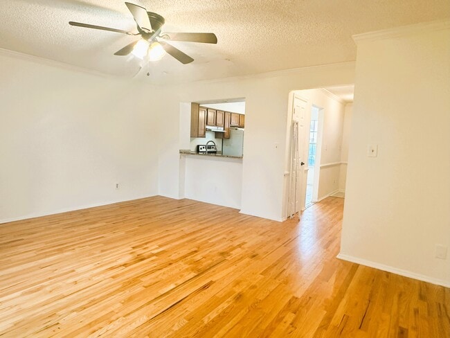 Building Photo - 5265 Settlers Park Dr