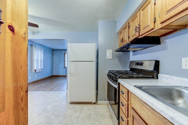 Building Photo - 3-Bedroom Home with Hardwood Floors & Fenced Yard in St. Louis