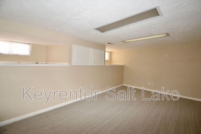 Building Photo - 1583 Princeton Ave S