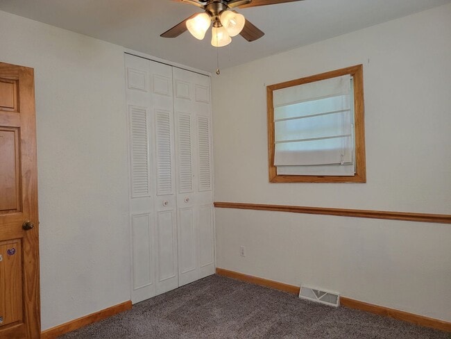 Building Photo - Your Dream Home Awaits: Spacious 4 Bed/2 B...