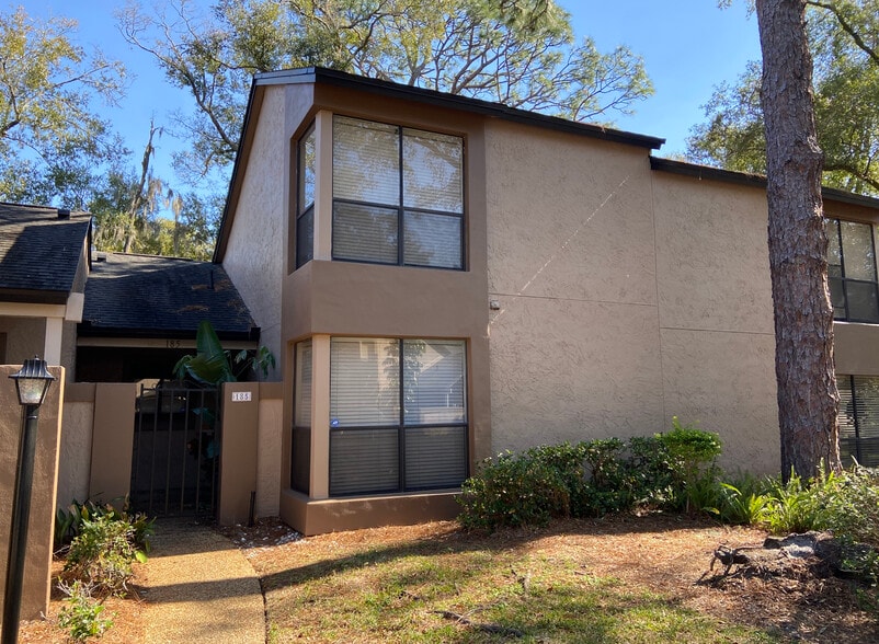 Beautiful Tree-Shaded Community - 940 Douglas Ave