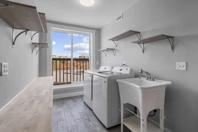 Building Photo - 1713 Linden Ave