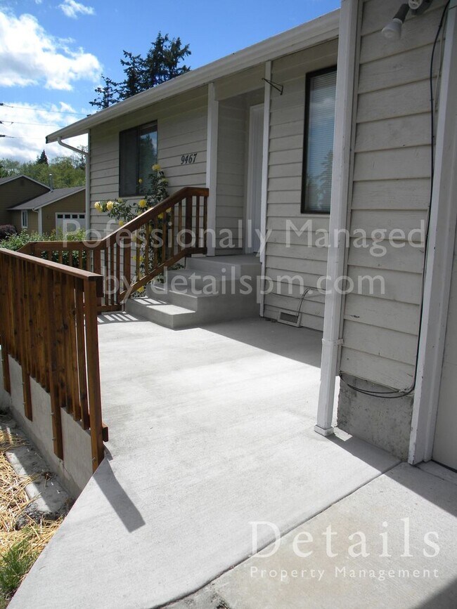 Building Photo - 9467/9469 Silverdale Loop Rd NW