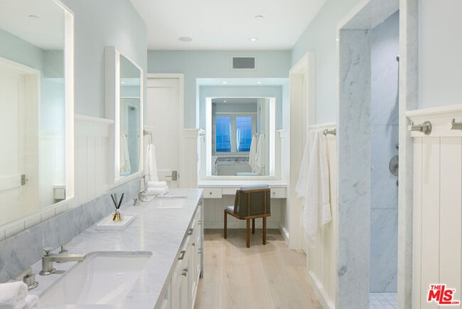 Building Photo - 1347 Palisades Beach Rd