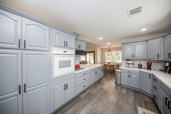 Building Photo - 926 Chantilly Ln