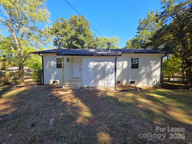 Building Photo - 305 Amber Ct SW