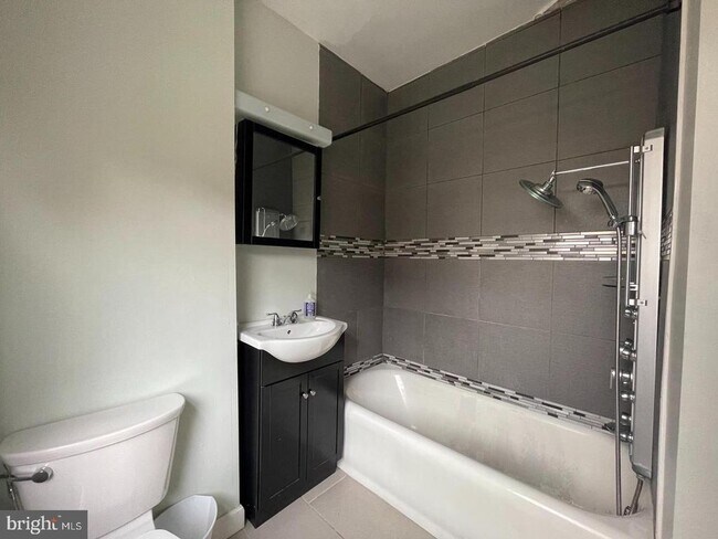 Building Photo - 1324 Locust St