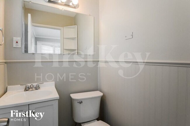 Building Photo - 1555 Florida Dr