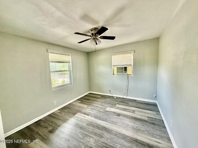 Building Photo - 2719 Fairfax St