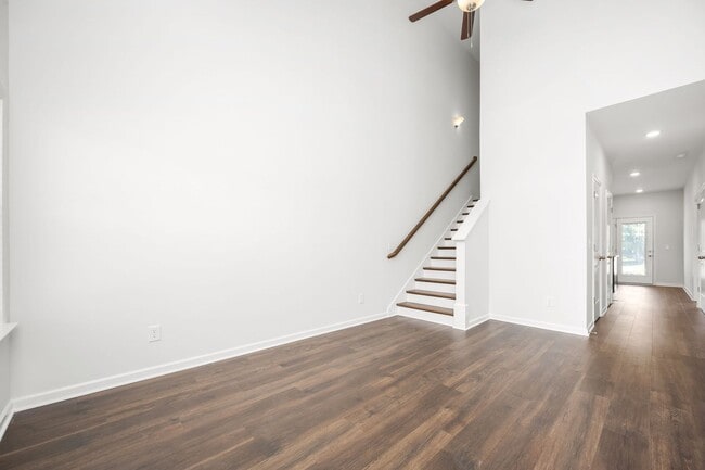 Building Photo - Park Place Townhome!