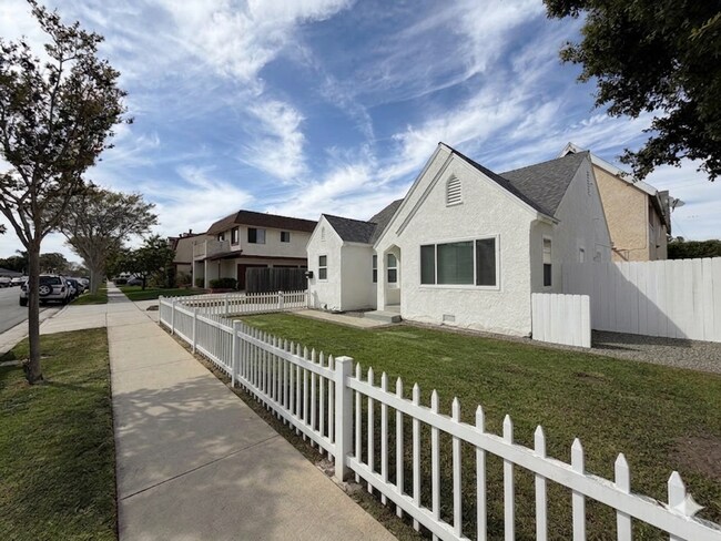 Building Photo - Alhambra Dr