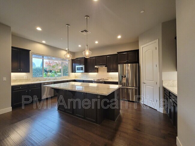 Building Photo - 8099 Traditions Ct